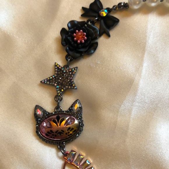 Betsey Johnson Glampire Faux Pearl Skeleton Hand & Halloween Icons Necklace NWT - Picture 7 of 16